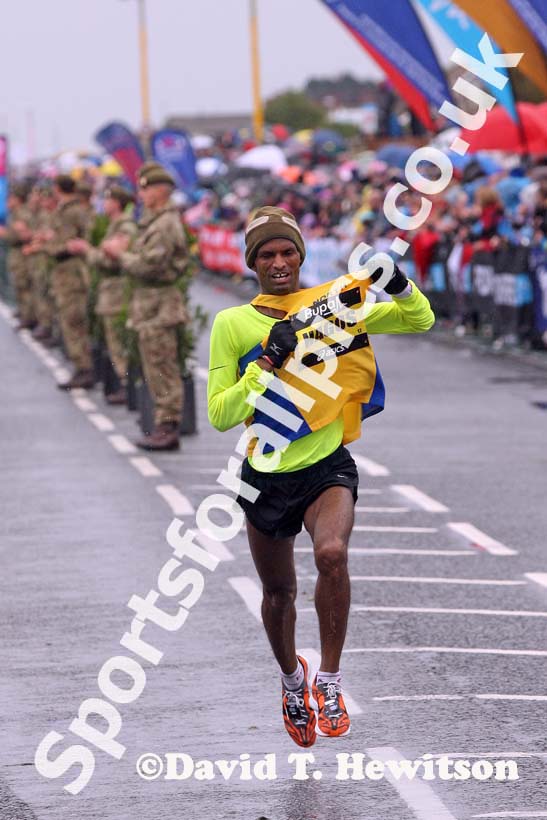 Yared Hagos finishing the BUPA Great North Run.